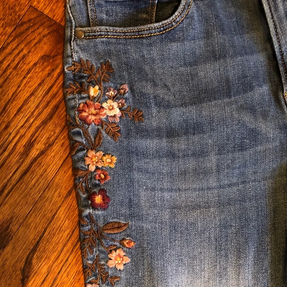 DRIFTWOOD Jackie High Rise Floral Embroidered jeans - Picture 7 of 8